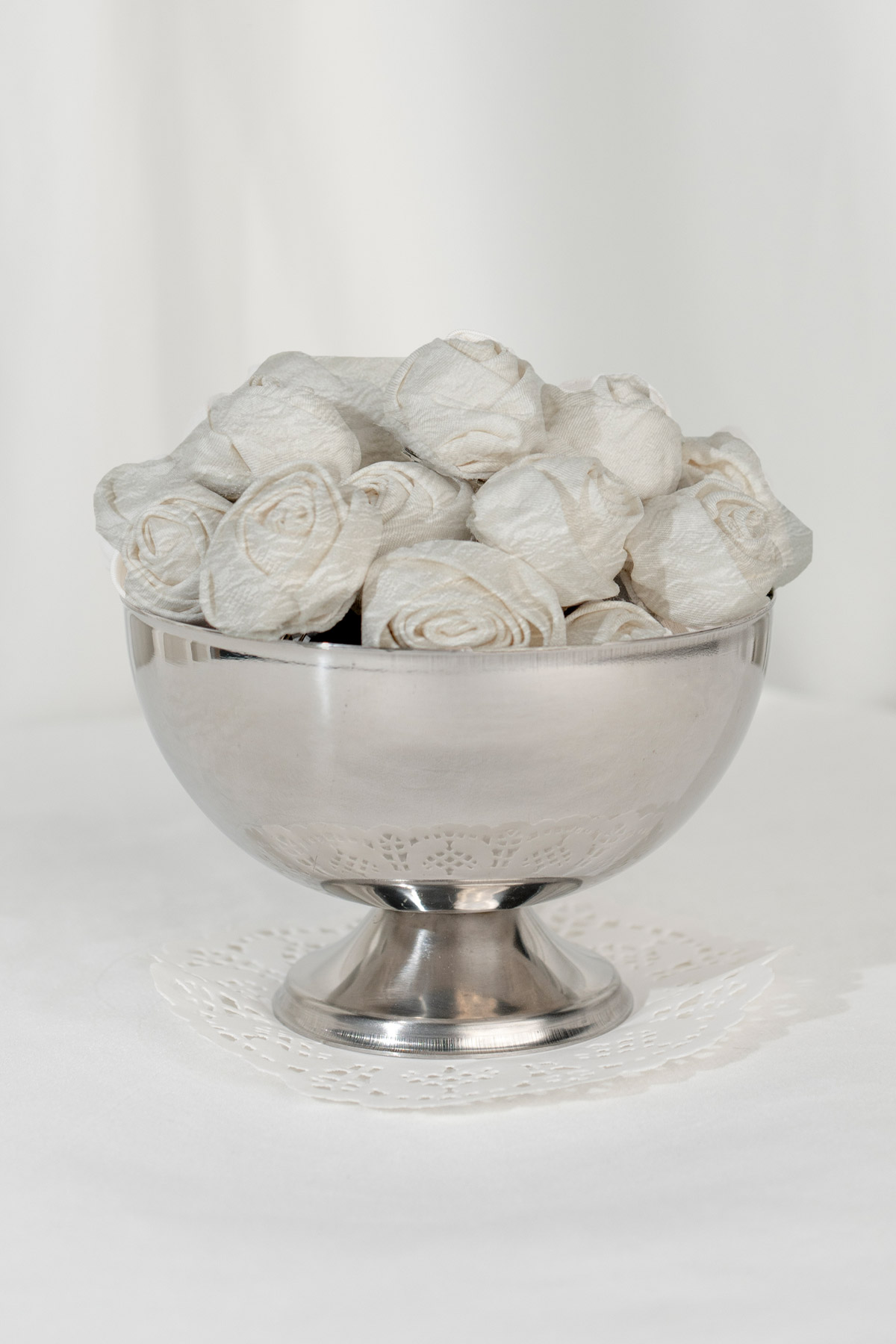 QQ ROSE CORSAGE - BLANC VINE [MODPARADE X Q2HAN]
