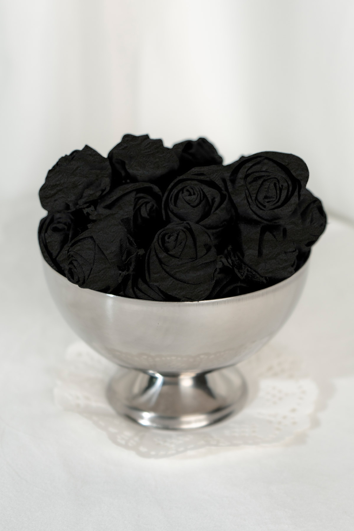 QQ ROSE CORSAGE - NOIR VINE [MODPARADE X Q2HAN]