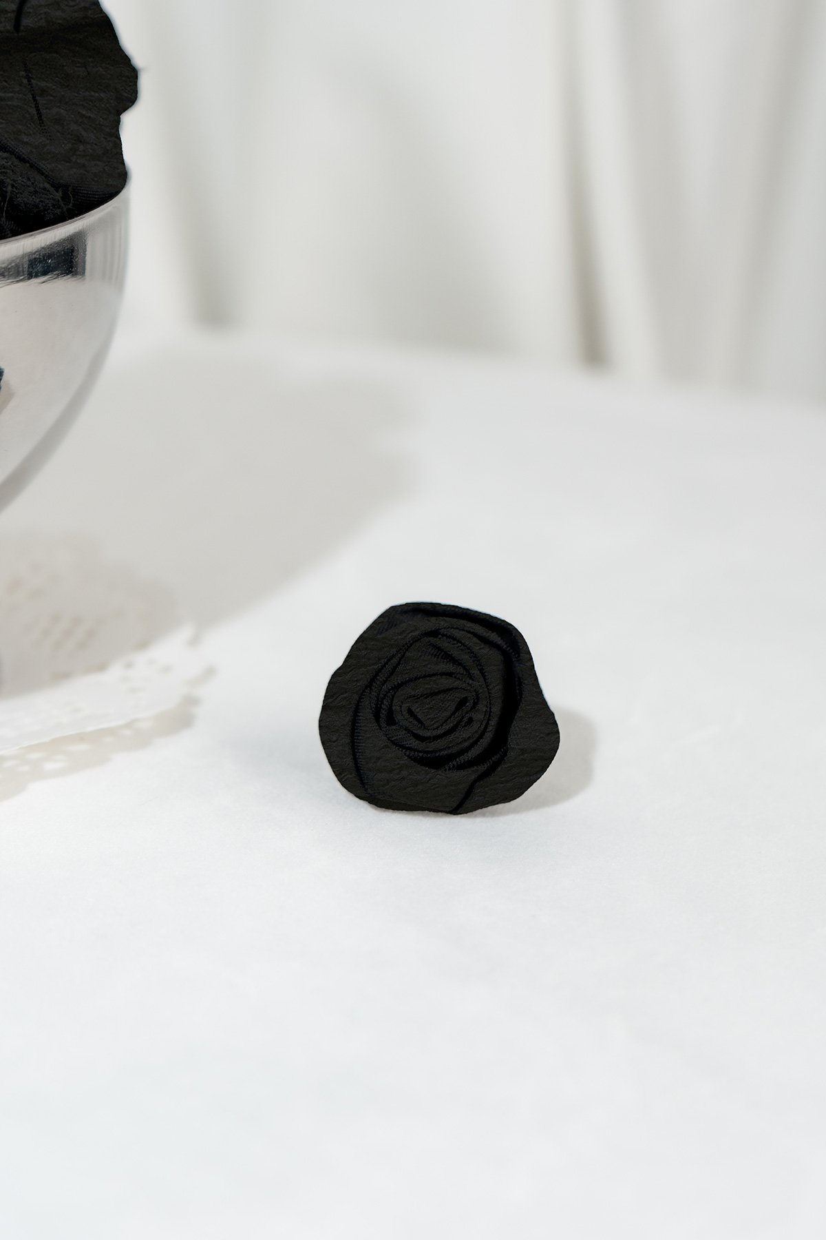 QQ ROSE CORSAGE - NOIR VINE [MODPARADE X Q2HAN]
