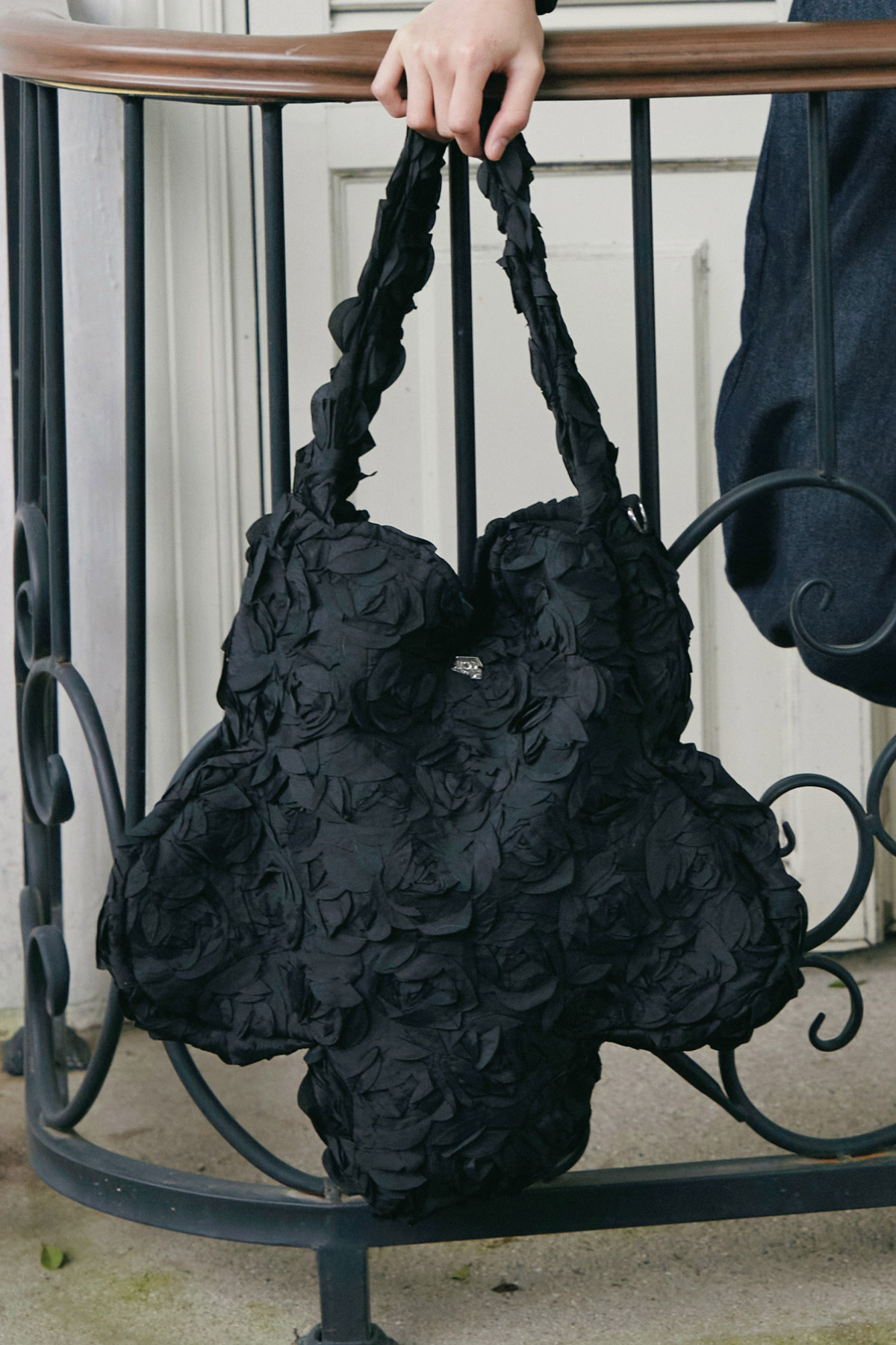 BLOOMIE BAG - NOIR PETAL [BY MODPARADE]