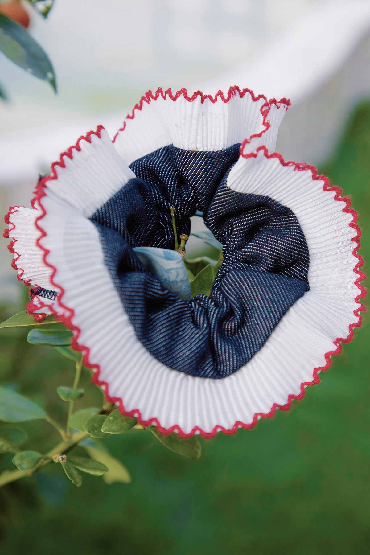 SCALLOP SCRUNCHIE - SCARLET DARK WASH [BY MODPARADE]